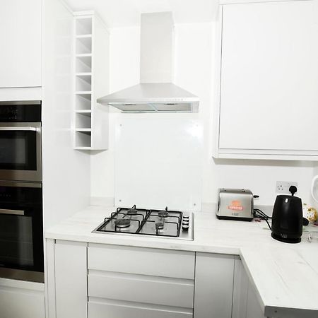 White House Apartment Манчестър Екстериор снимка