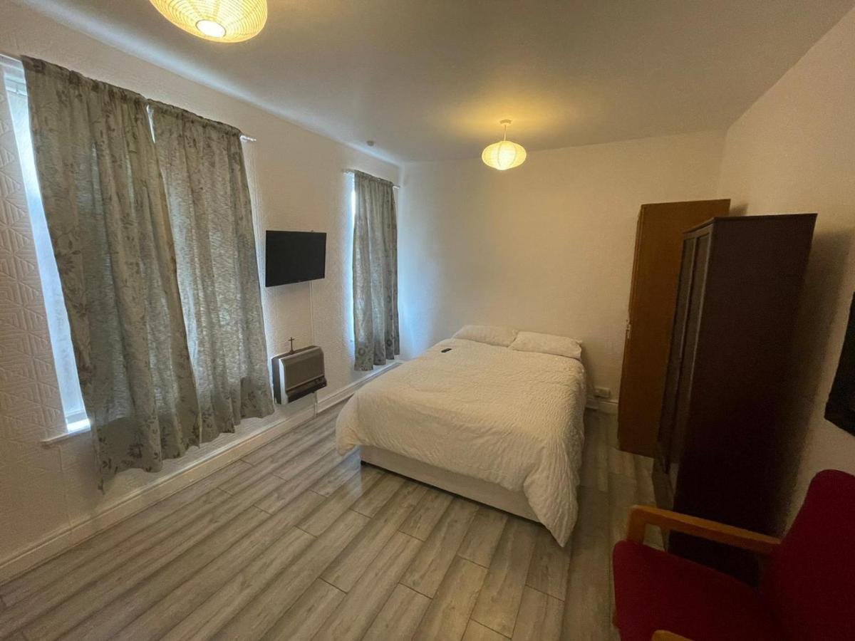 White House Apartment Манчестър Екстериор снимка