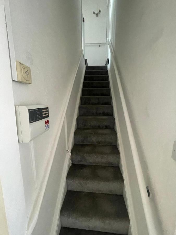 White House Apartment Манчестър Екстериор снимка