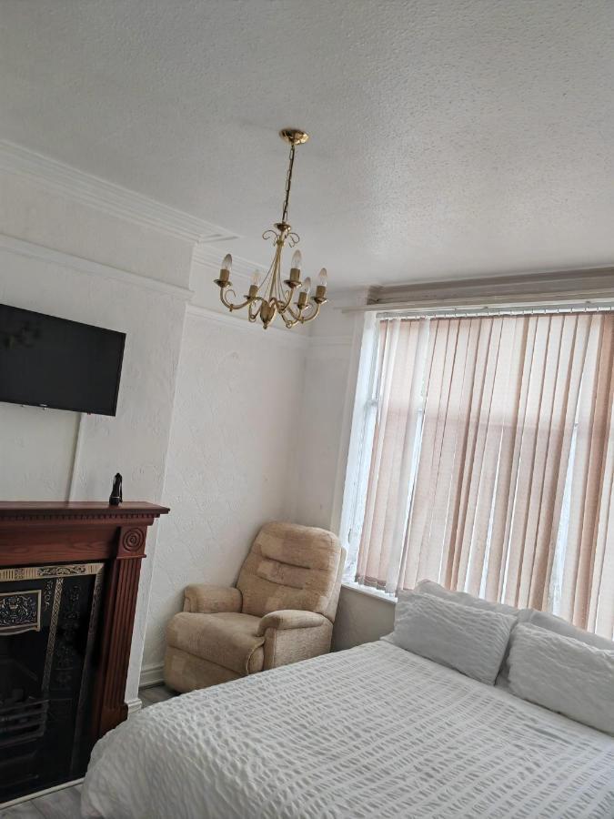 White House Apartment Манчестър Екстериор снимка