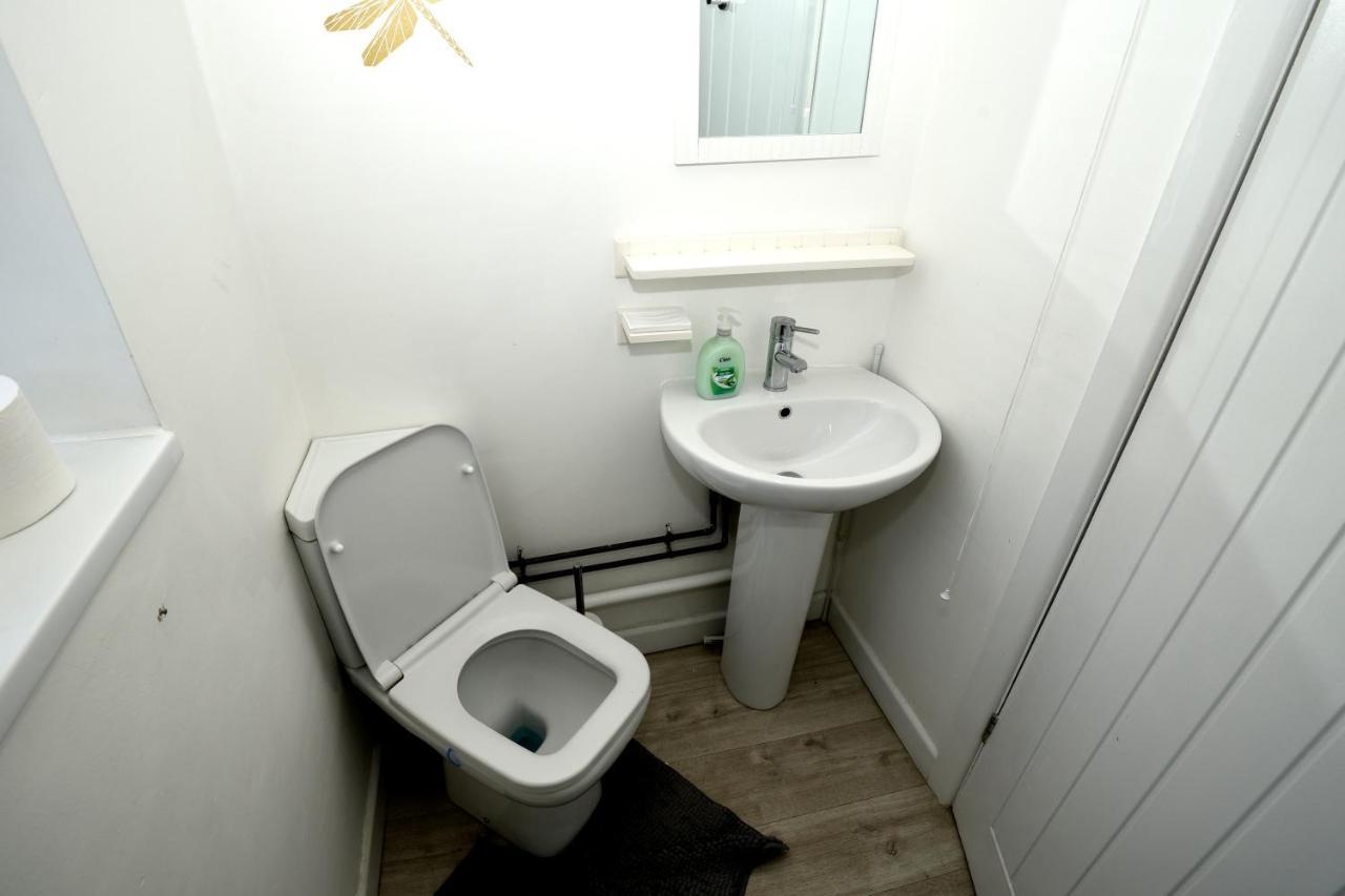 White House Apartment Манчестър Екстериор снимка