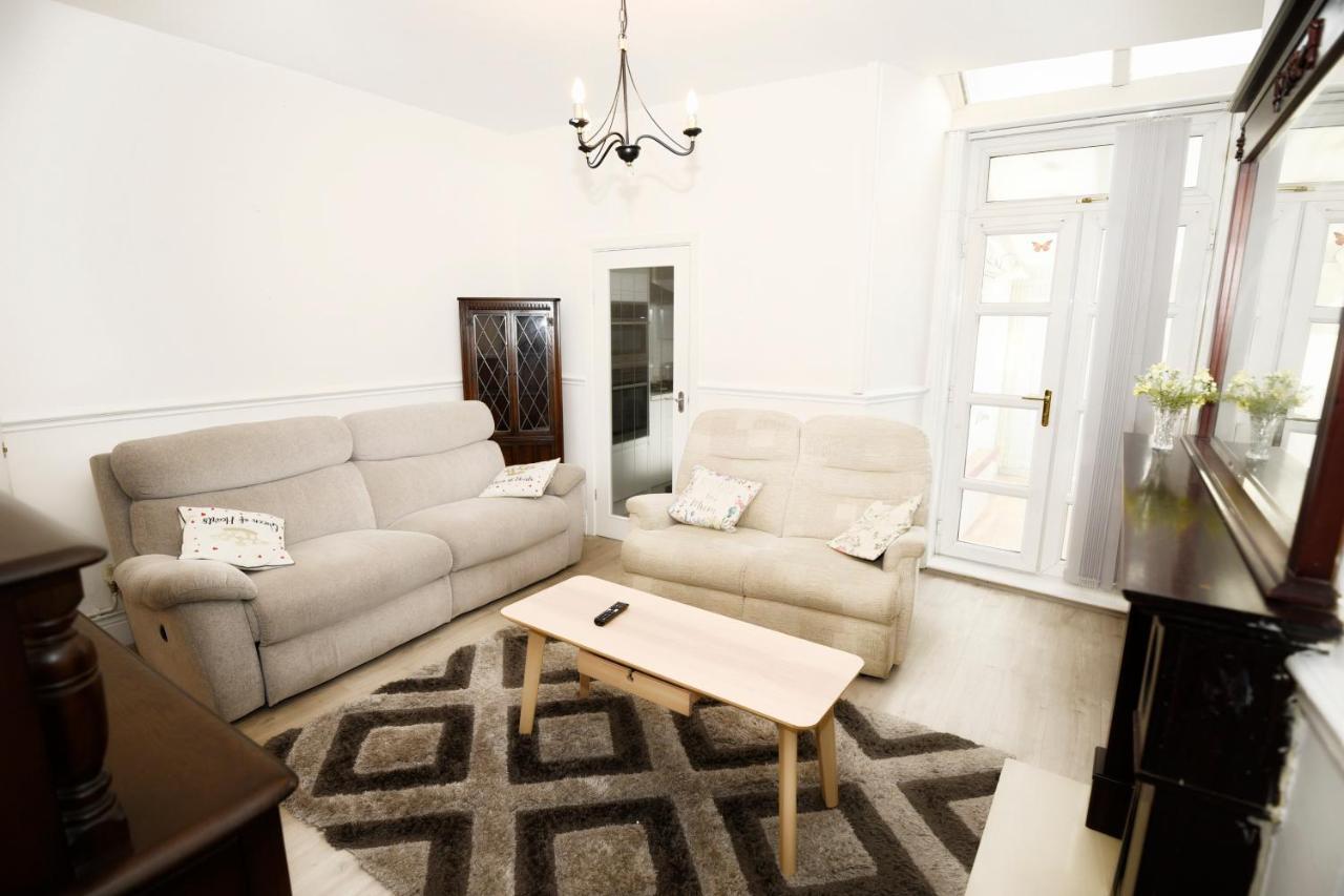 White House Apartment Манчестър Екстериор снимка